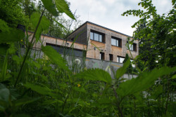 Moderní dřevostavba na Zbraslavi od Lukáše Pejsara