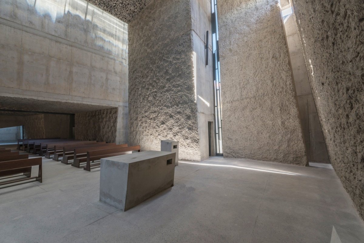 Menis Arquitectos postavili kostel svatého Spasitele ve městě La Laguna na Tenerife