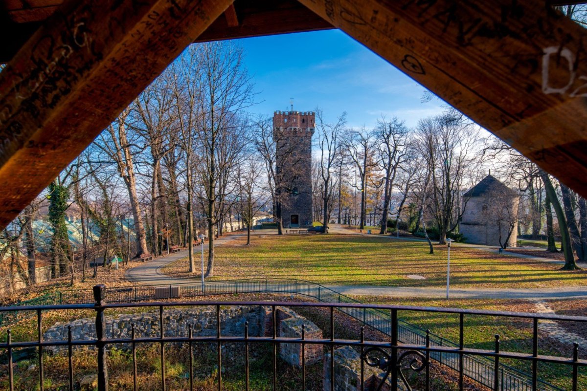 Piastovská věž, žáci Petra Parléře, 14. století