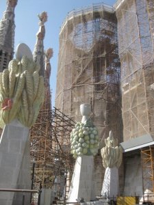 Antoni Gaudí, chrám Sagrada Família: dostavbapokračuje i po sto čtyřiceti letech.