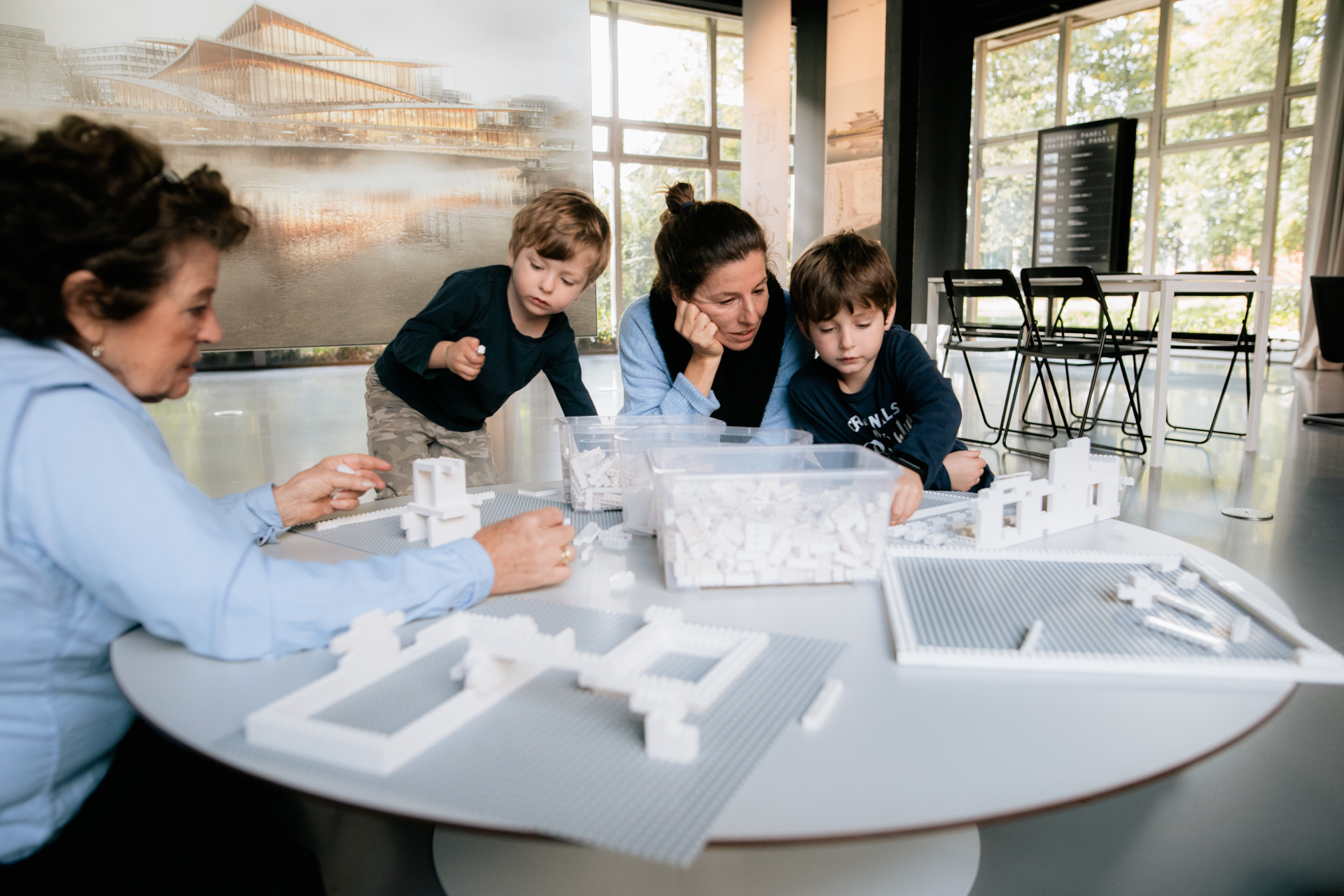 Každý rok se festivalu Den architektury povedlo zpřístupnit dosud neznámá místa a otevřít nová témata. Letos se koná již po třinácté