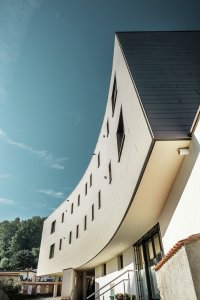 Architekti ze studia Nussmüller Architekten navrhli nové studentské koleje v rakouském Leobenu