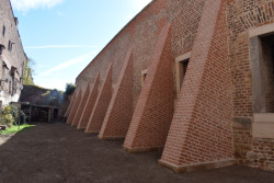 Oživení pevnosti Josefov, ateliér SVIŽN: kurtina (spojující val) mezi bastiony I. a XII. po statickém zajištění