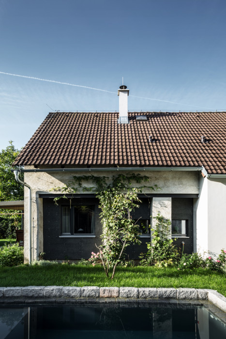 Rekonstrukce rodinného domu v Kolovratech, OTA ateliér (Tomáš Henel, Ondřej Fiala)