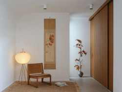 Ložnici zdobí japonské panneau z 19. století. (Dům Oskar, Jan Žaloudek)