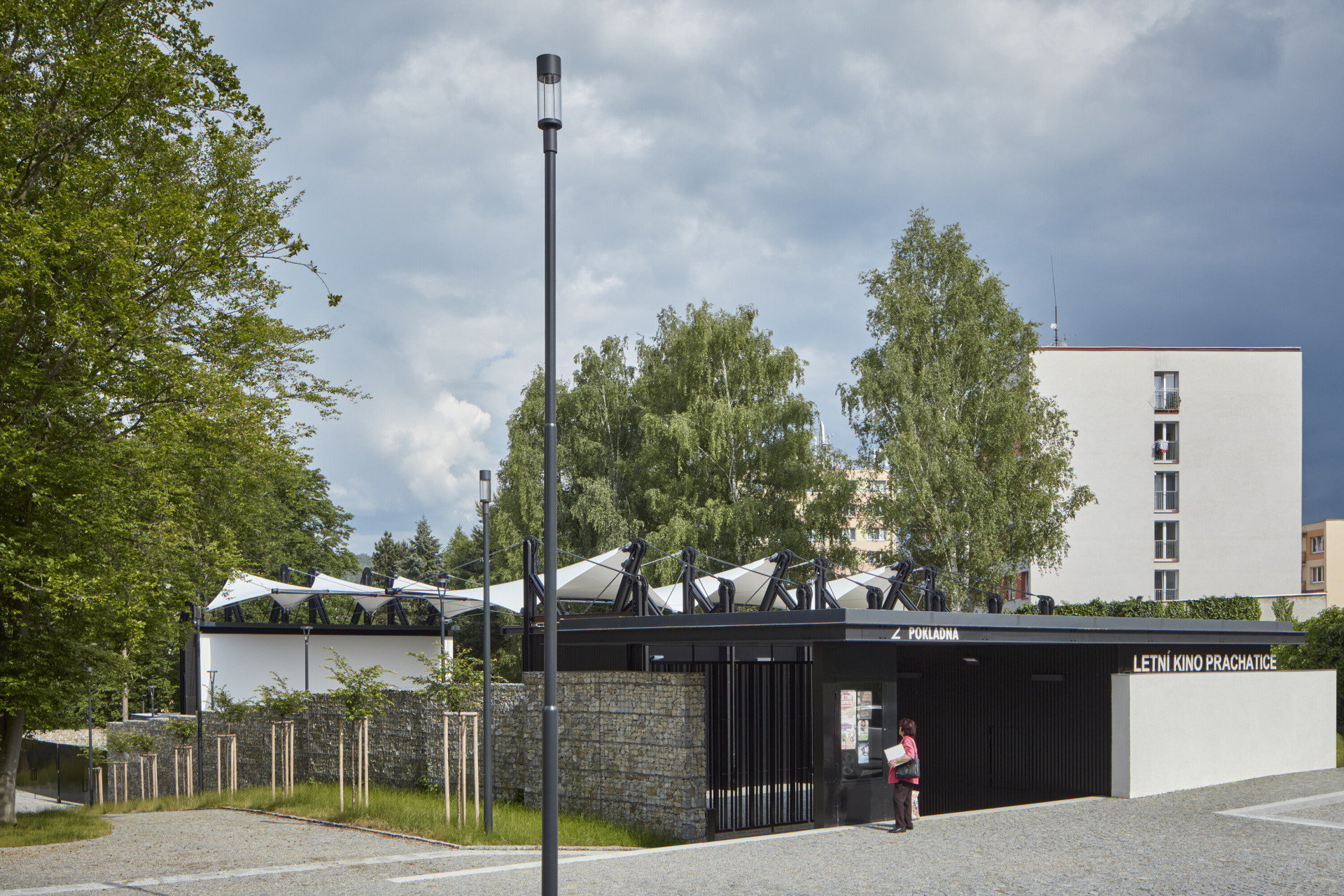 Letní kino Prachatice, Mimosa Architekti: Kino se nachází nedaleko městského centra v blízkosti Štěpánčina parku