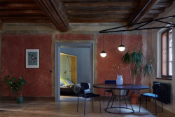 Apartmán nechává vyniknout původnímu prostorovému řešení.