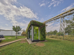 Tiny House ve výrobním závodu firmy Rigips navrhl student František Exner.
