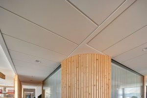 Studio SCHINDLER SEKO ARCHITEKTI navrhlo novou administrativní budovu DOCK IN FOUR na rozhraní Karlína a Libně