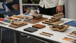 Přírodní materiál resysta imitující dřevo se dá využít jak ve stavebnictví, tak v interiérech nebo na zahradách.