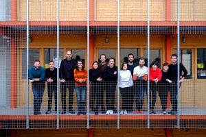 Lacol je barcelonské architektonické družstvo, které využívá architekturu jako nástroj k sociální a environmentální transformaci a k vytváření dostupného, komunitně spravovaného bydlení.