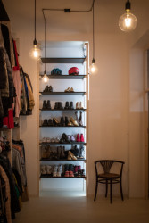  (Interiér dobročinného obchodu Nadace Veronica; studenti FA VUT)