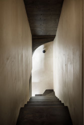 Přestavba stájí na víkendový dům v italských Alpách