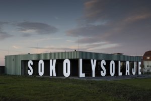 Sportovní areál v Praze-Lysolajích od studia knesl kynčl architekti