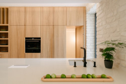 Interiérová designérka Kamila Jarkovská navrhla interiér zrekonstruovaného rodinného domu na pražském Žižkově