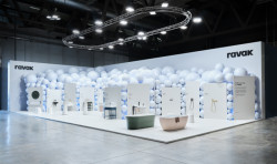 Česká společnost Ravak se prezentuje na milánském Salone del Mobile. Jejich ambientní, vizuálně atraktivní expozici navrhlo renomované autorské duo Vrtiška & Žák.