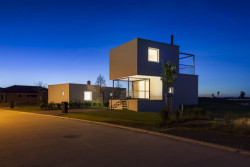 Obydlí v objetí golfu, 3x3,