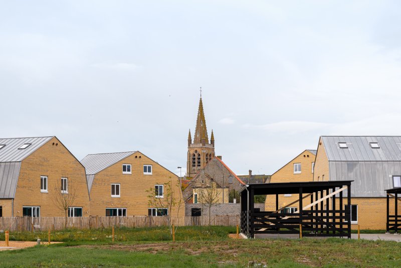 Schaerdeke Lo-Reninge, Architectenbureau Bart Dehaene - Projekt odkazuje k lokalitě západního Vlámska a zároveň poskytuje příjemné prostředí pro život