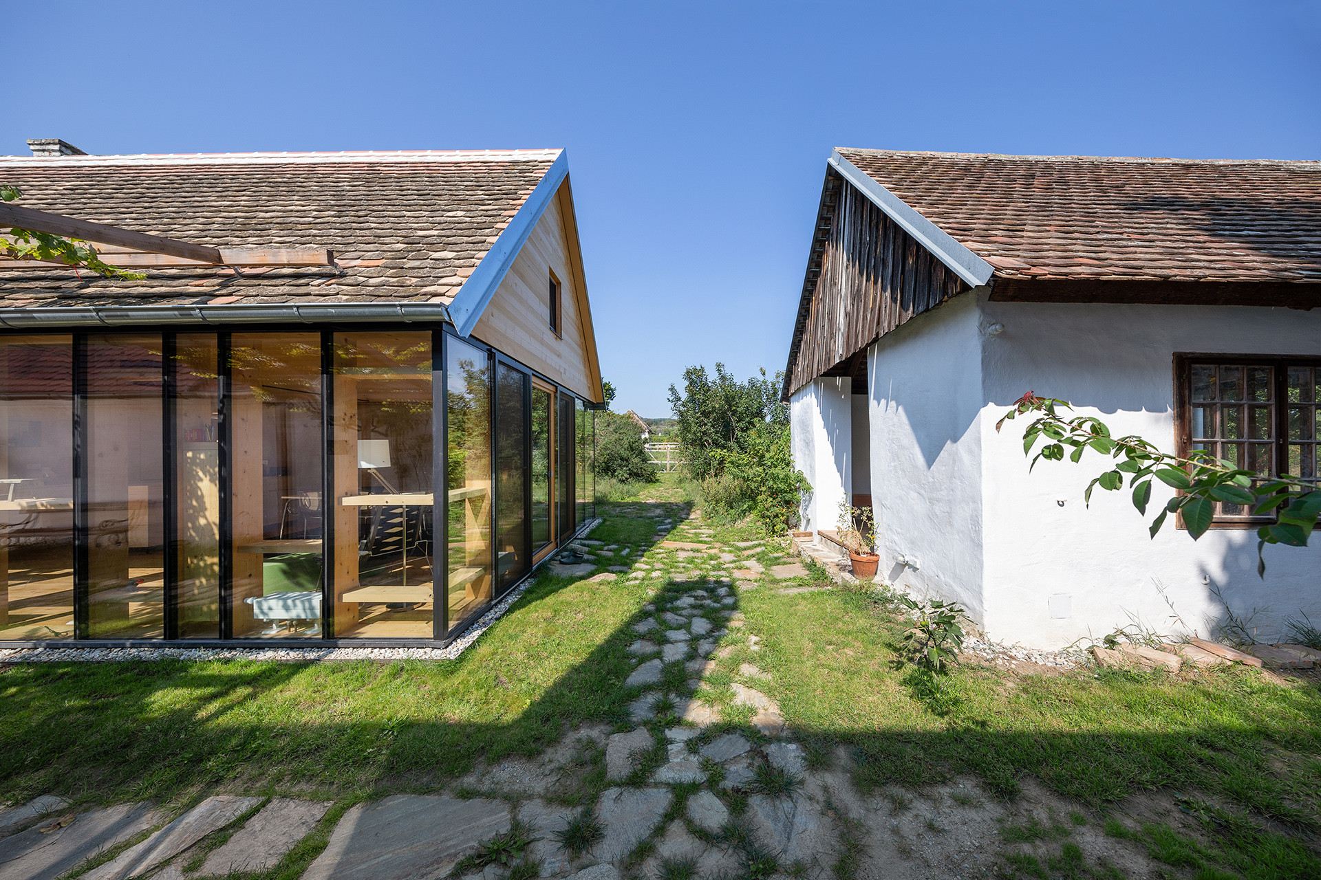 Rekonstrukce historického hliněného domu od Andiho Breusse