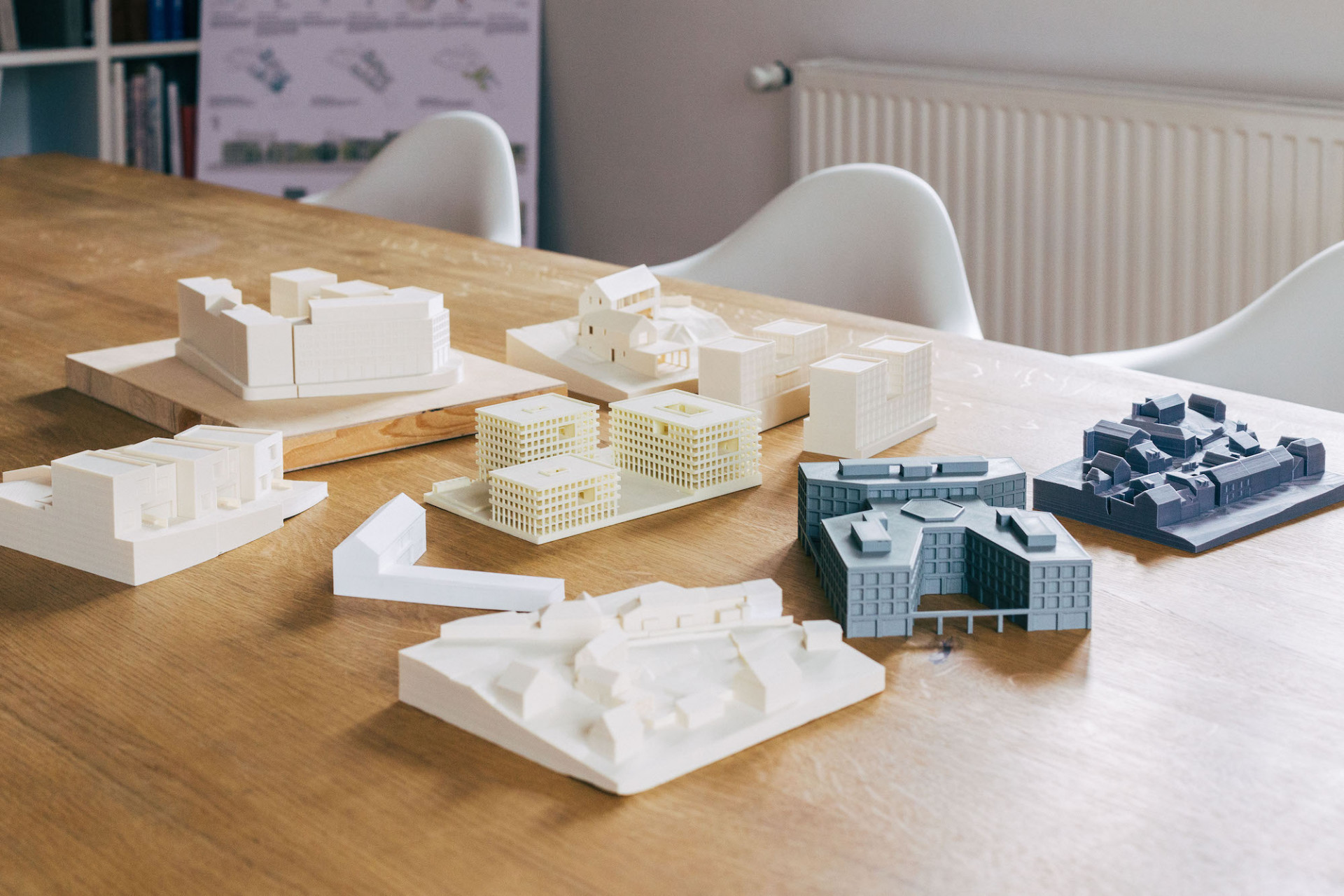 Modely projektů Pavla Hniličky z 3D tiskárny © Erik Švamberk