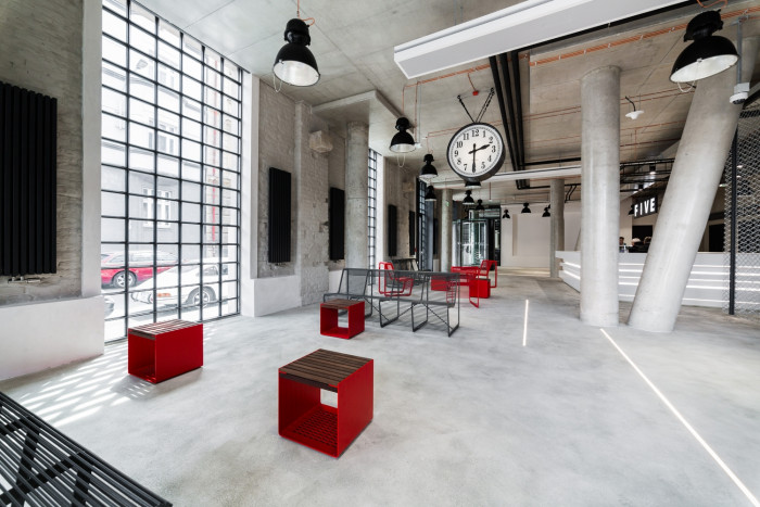 FIVE, QARTA architektura.