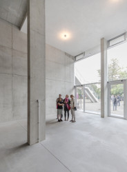 Terrassenahus Berlin/ Lobe Block, Brandlhuber + Emde a Burlon + Muck Petzet Architects