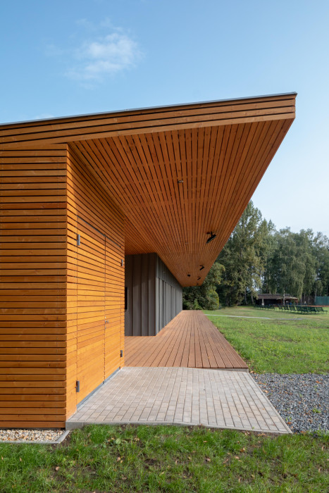 Zázemí fotbalistů TJ Vlčovice od Kamil Mrva Architects