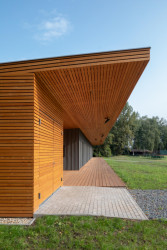 Přestavba zázemí fotbalového týmu TJ Vlčovice-Mniší, Kamil Mrva Architects