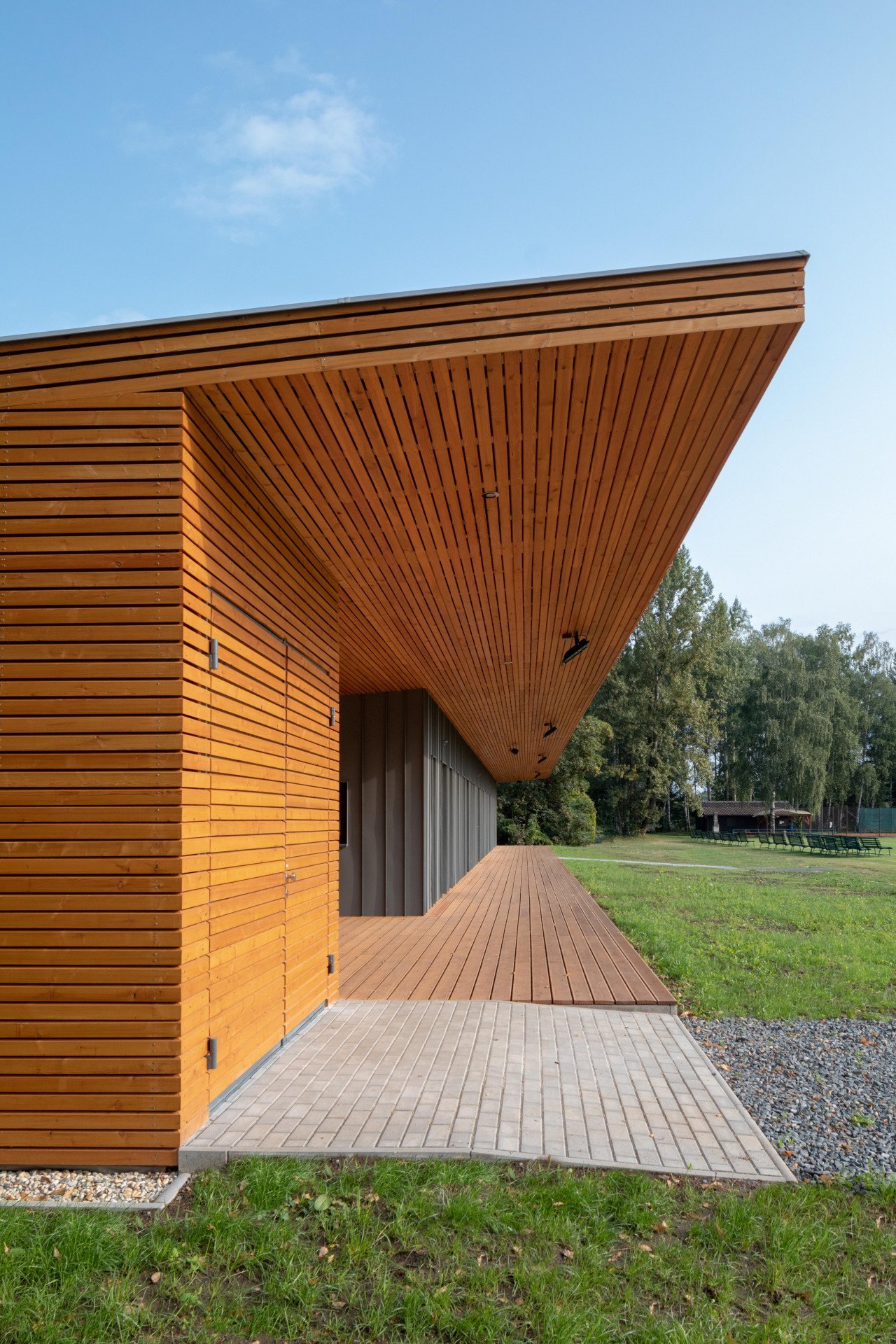 Přestavba zázemí fotbalového týmu TJ Vlčovice-Mniší, Kamil Mrva Architects
