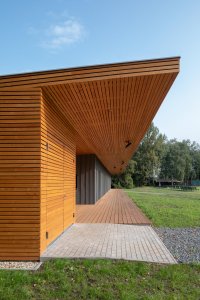 Přestavba zázemí fotbalového týmu TJ Vlčovice-Mniší, Kamil Mrva Architects