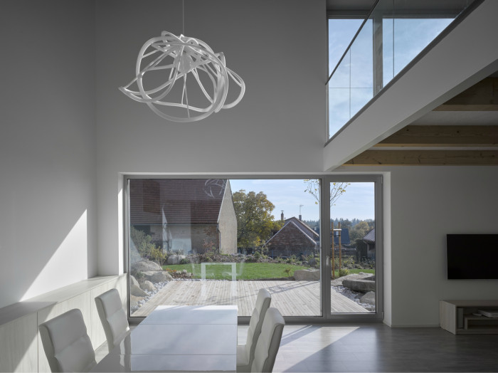 Dům se šikmou střechou ve Struhařově od ateliéru Stempel & Tesar architekti