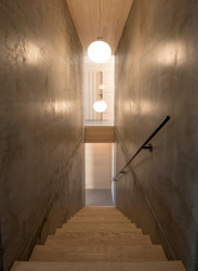 Červený dům z betonu v Lillehammeru, Sanden + Hodnekvam Architects/ John Sanden, Ingvild Hodnekvam, Anders Bjørneseth.