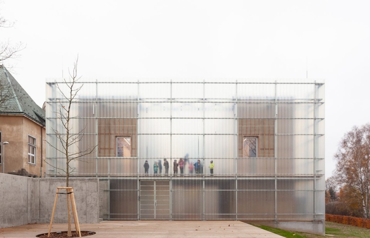 Hlavní cenu přehlídky Česká cena za architekturu 2019 získala Mateřská škola Nová Ruda od Petra Stolína a Aleny Mičekové