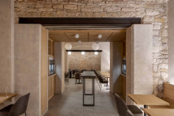 Interiér vinárny WineList od studia Collarch