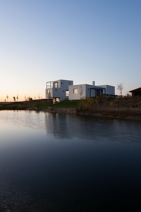 Obydlí v objetí golfu, 3x3,