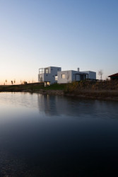 Obydlí v objetí golfu, 3x3,