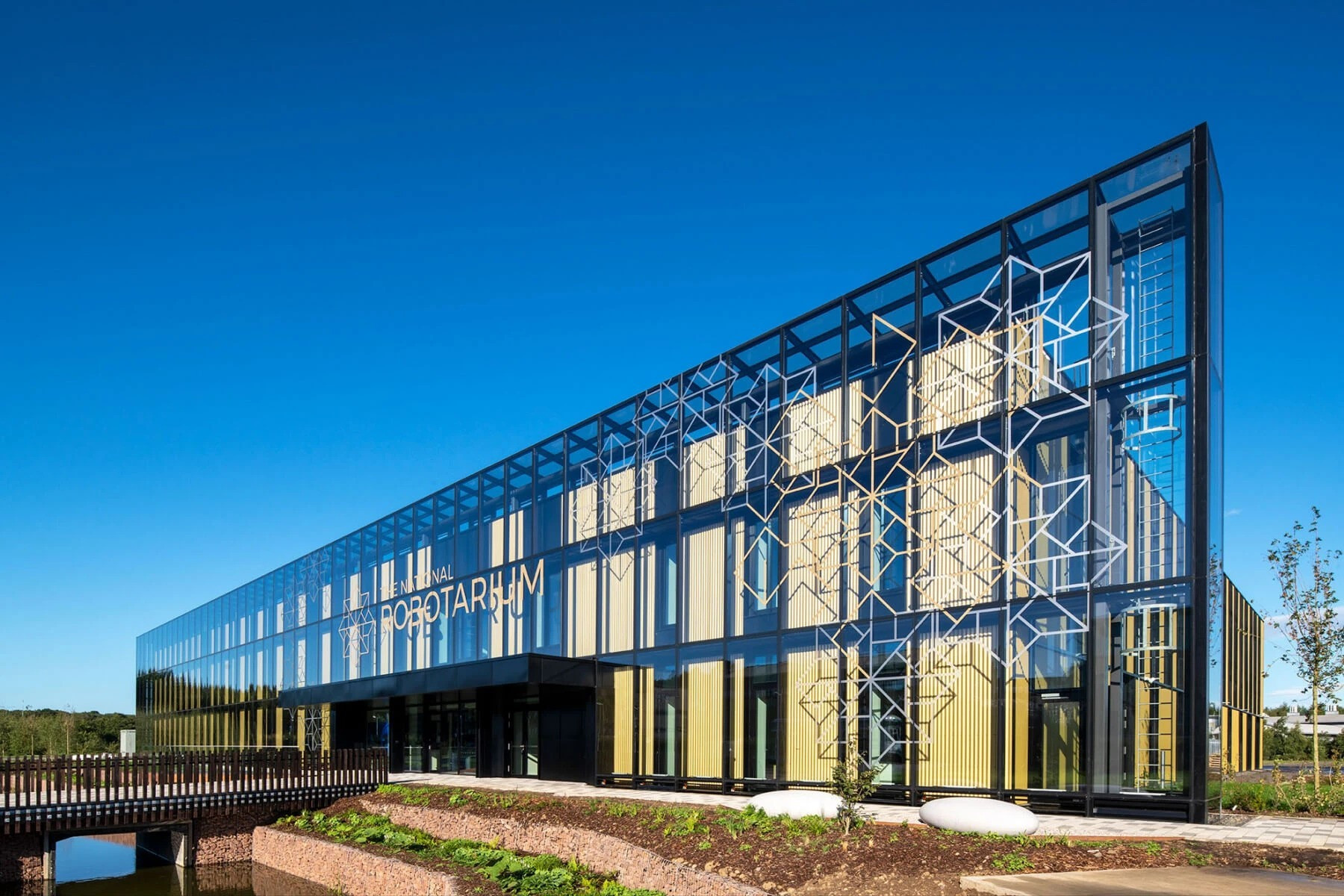 Sloupko-příčková, strukturální fasáda MB-SR50N EFEKT v The National Robotarium v Edinburgu.