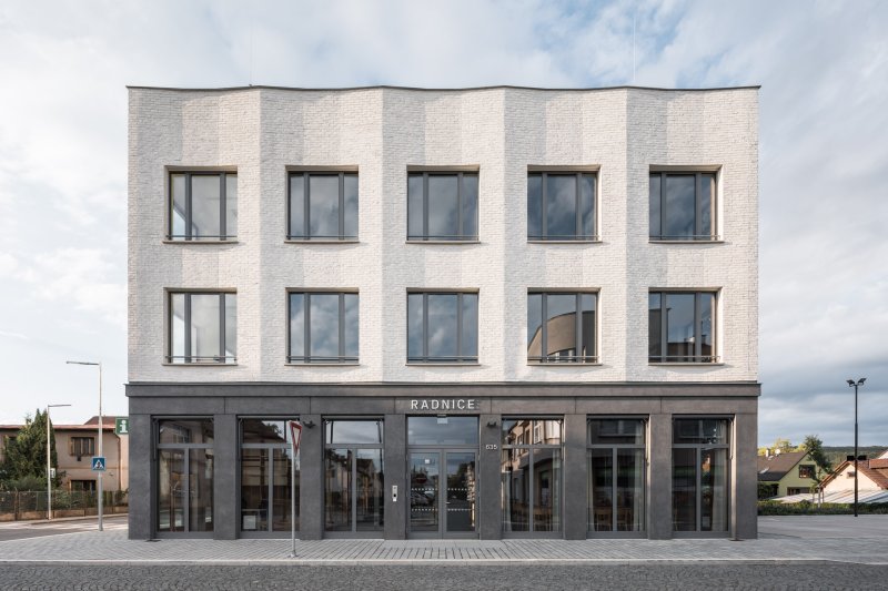 Nová radnice Lázní Bělohrad od studia re:architeti