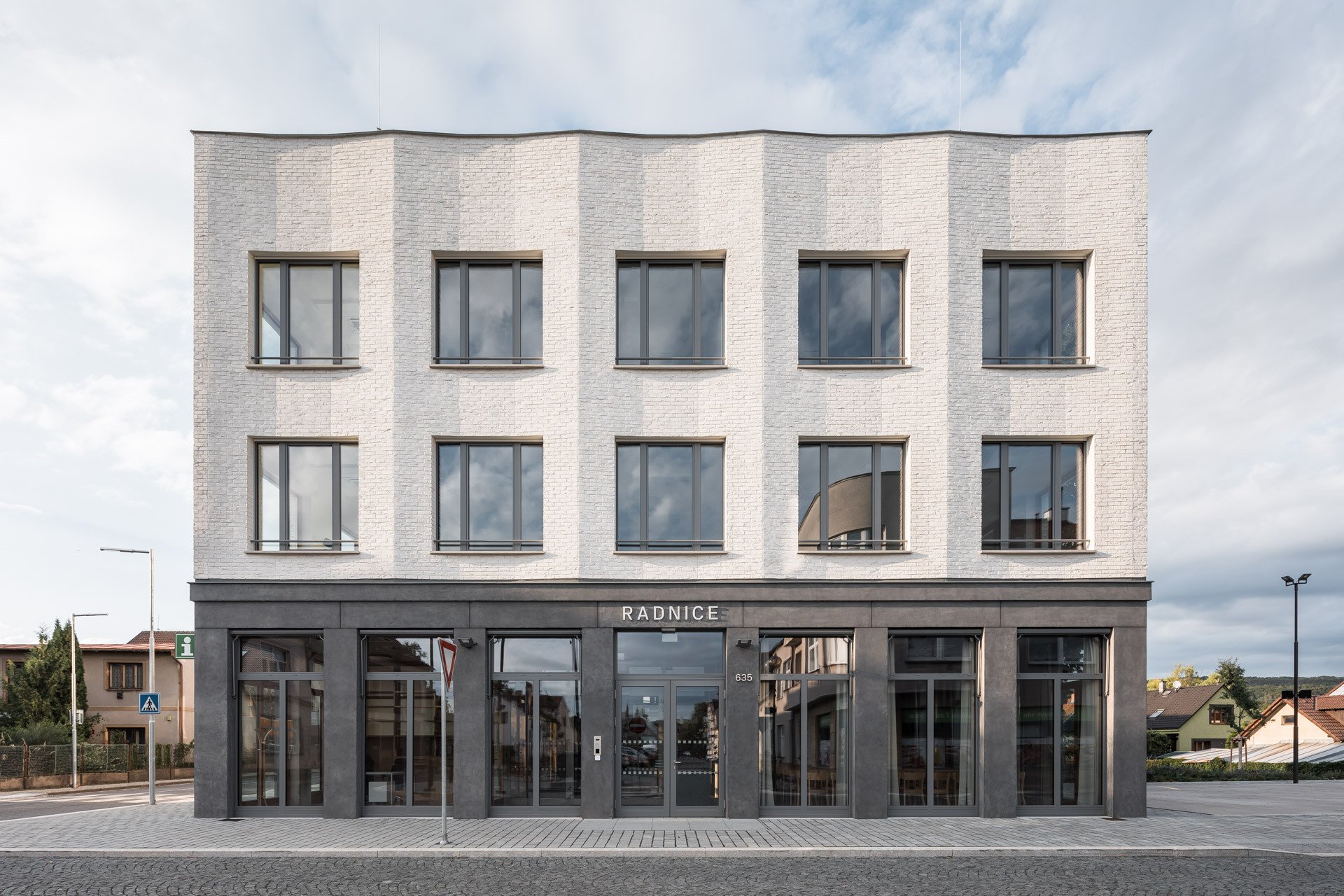 Nová radnice Lázní Bělohrad od studia re:architeti