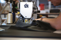 Z procesu výroby Bowl Chair