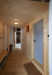 Útulna ve stodole ve Velkém Újezdu od Atelieru Pelcl