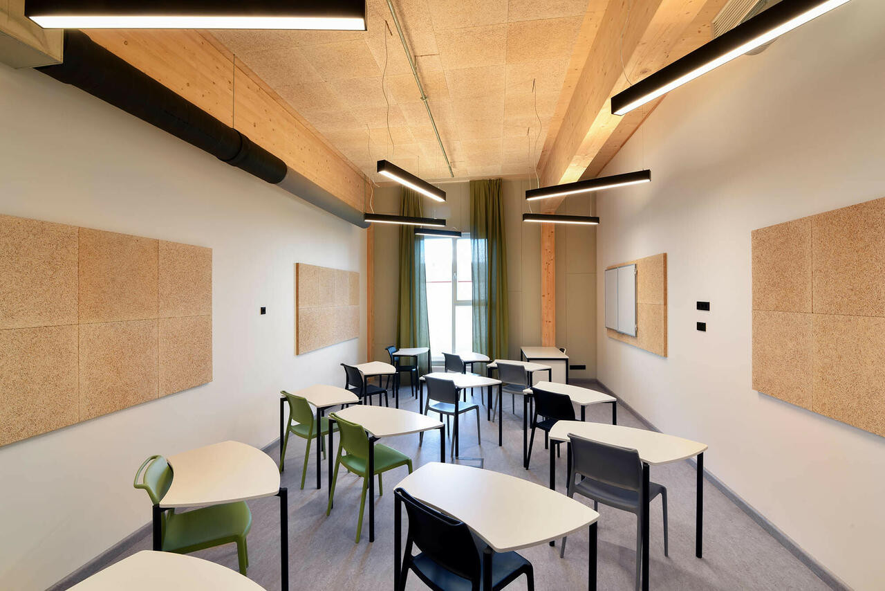 Základní školy EXUPERY s akustickými obklady Acutec