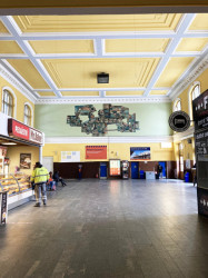 Interiér nádraží před rekonstrukcí (Rekonstrukce vlakového nádraží v Českých Budějovicích; A8000)