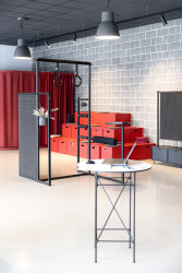 Wellbeing prvek Olymp, který dává možnost protažení celého těla (Kolekce nábytku PerSoma přináší wellbeing do kanceláře; Balance in Motion)