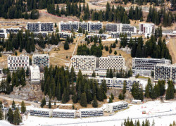 Brutalistní lyžařský rezort Flaine ve Francii, Marcel Breuer