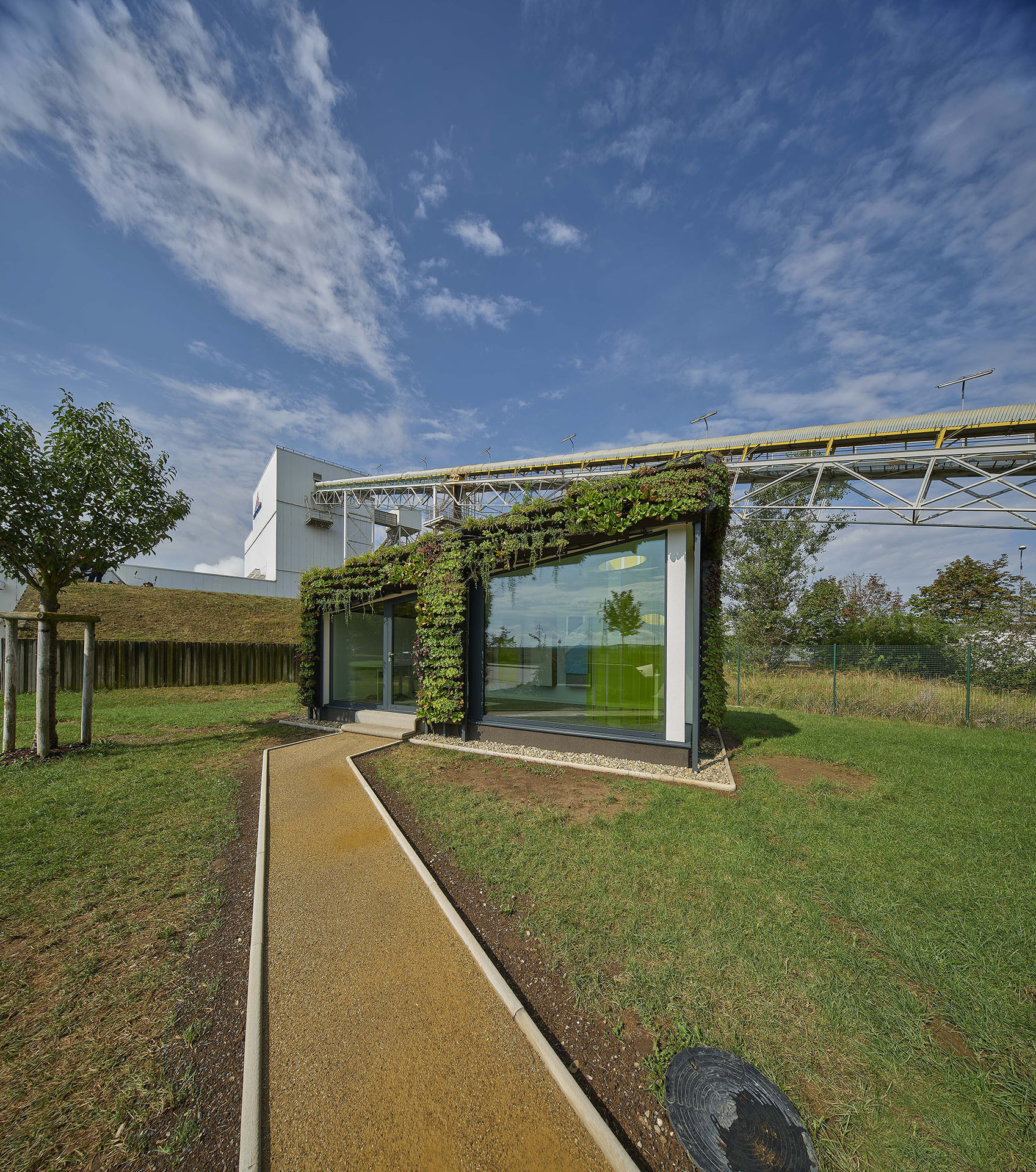 Tiny House ve výrobním závodu firmy Rigips navrhl student František Exner.