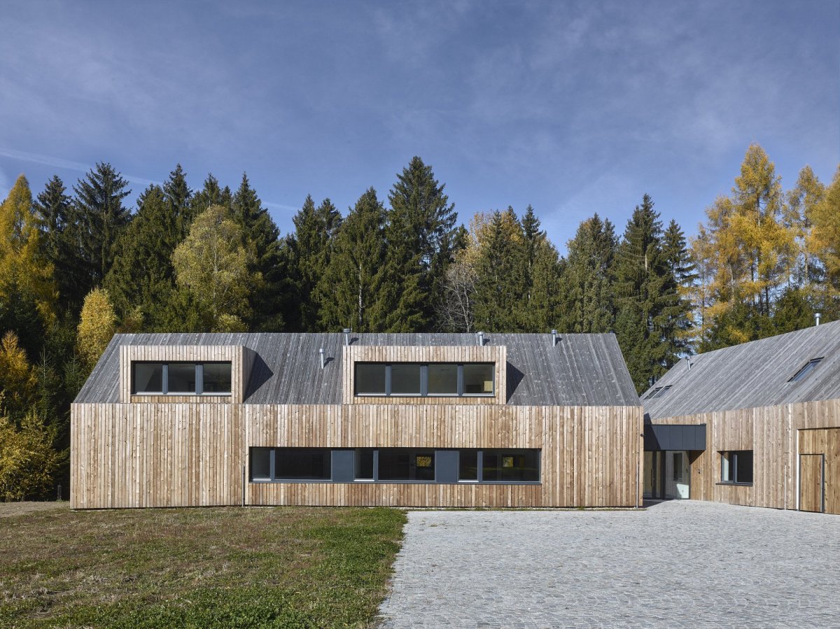 Lesovna poblíž Pacova od studia 20-20-ARCHITEKTI a VYŠEHRAD ateliéru