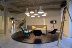 Mjölk architekti, Palmovka Jihlava / Rekonstrukce části průmyslového areálu Jihlavan, vstupní hala – foto