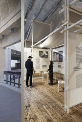 Výstava Yasmeen Lari. Architektura pro budoucnost v Architekturzentrum Wien