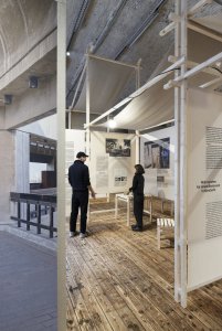 Výstava Yasmeen Lari. Architektura pro budoucnost v Architekturzentrum Wien